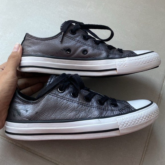 Converse All Star Women's Shoe Metallic Gray Low Top Leather Size 5 - Picture 6 of 10